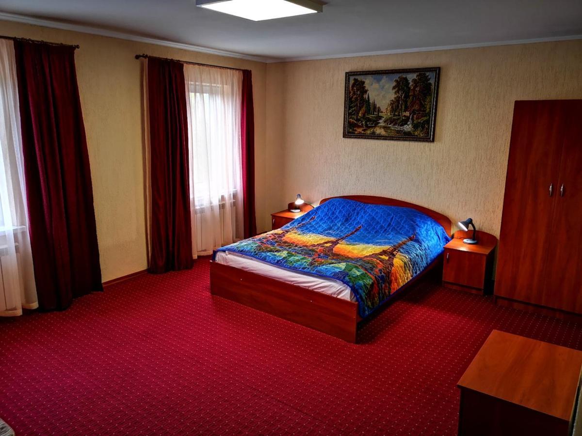 Отель Визит Pogreby (Brovary) Exterior foto